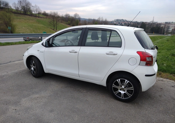 Toyota Yaris cena 22999 przebieg: 160000, rok produkcji 2010 z Brzozów małe 466
